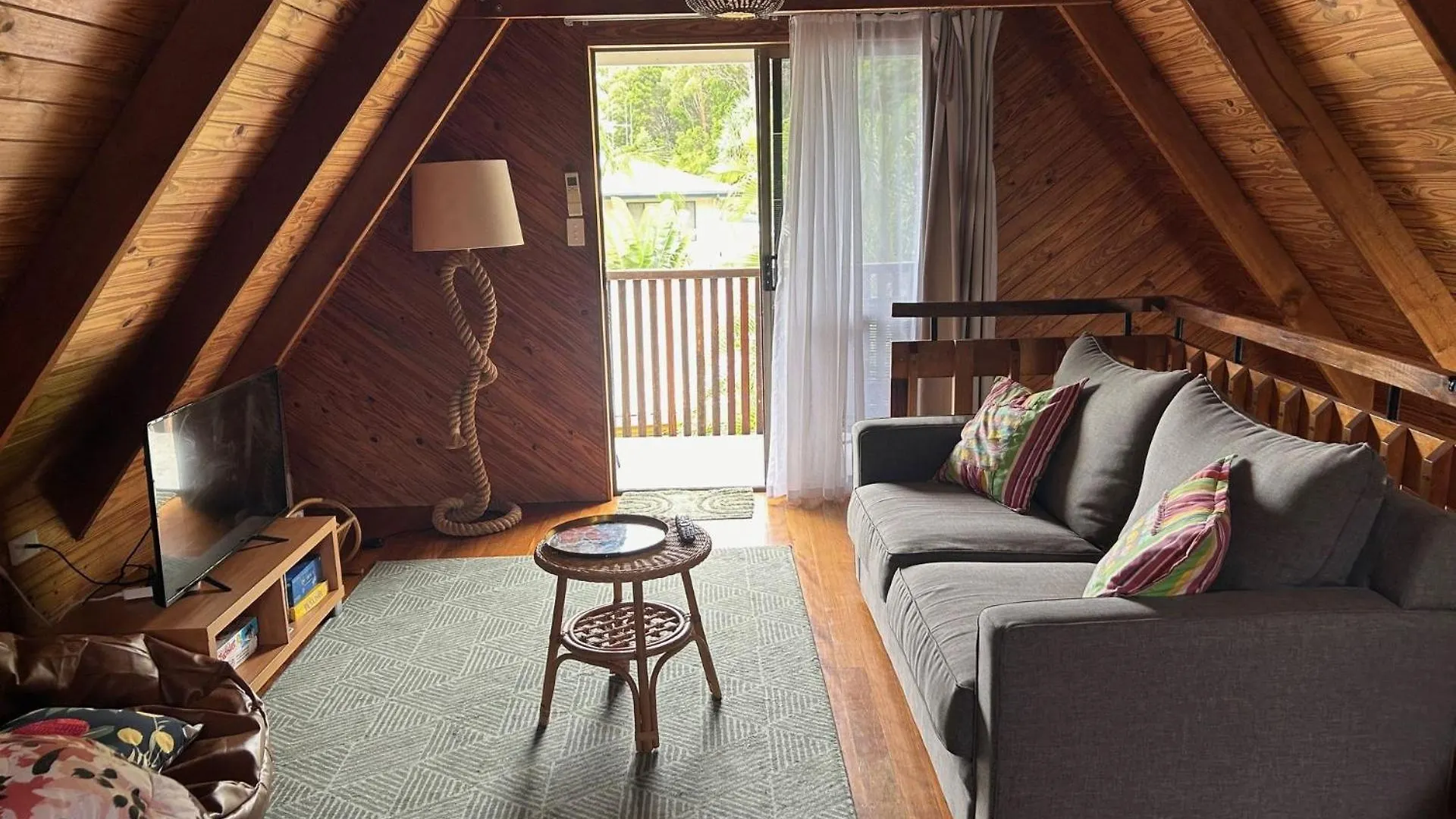 27 Green Valley Drive - Rainbow Beach. Beach Chalet. Pets Welcome 0*,  Australia